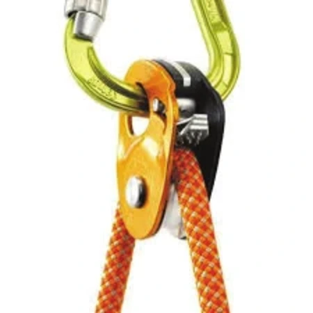 A rope grabbing pulley loaded with an orange rope, connected to a green sling