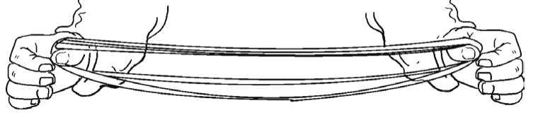 Une sangle de nylon cousue, tendue entre deux mains (© Petzl)