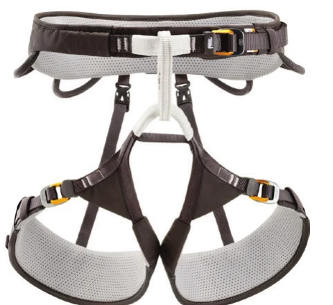 Un cuissard d’escalade récréative avec ceinture, boucles de cuisses, points d’encordement et anneau d’assurage
